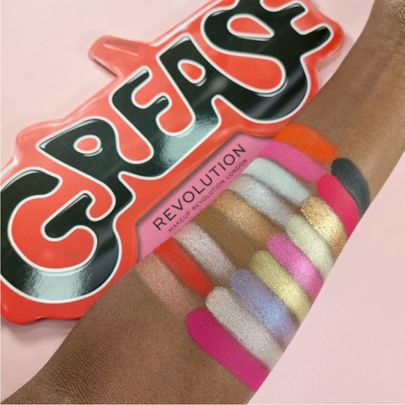 GREASE X REVOLUTION 18-pan
Eyeshadow Palette - Picture 6 of 10